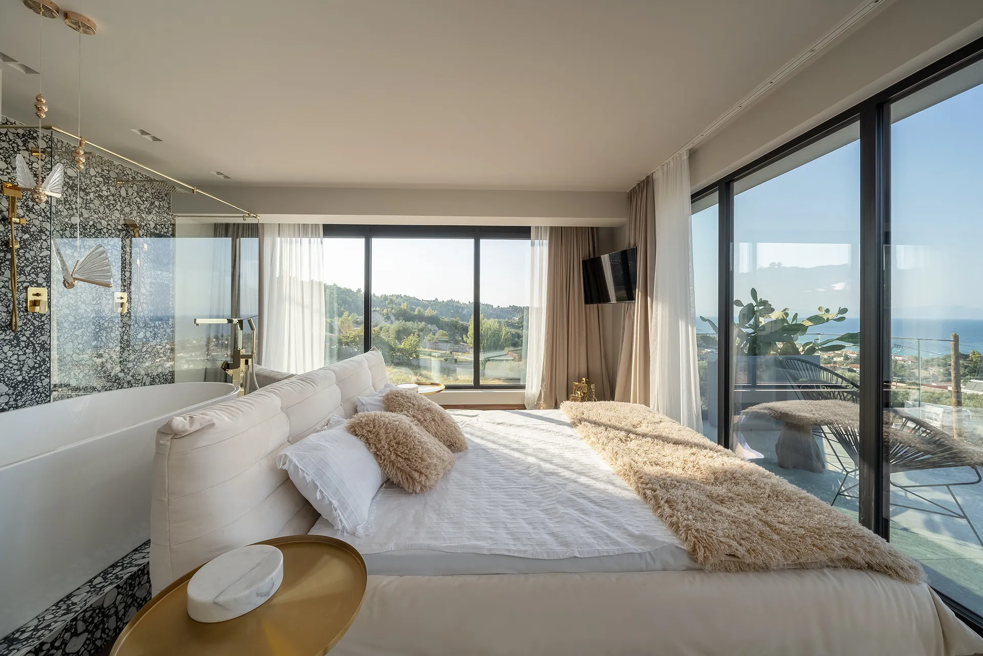 Tiara Holidays - Alicanto Luxury Villas - bedroom 1